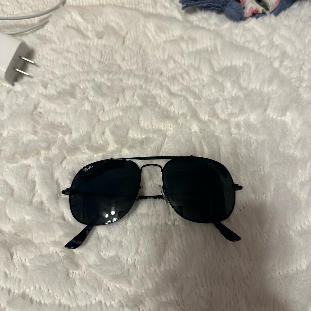 Black Raybans - Picture 3 of 3